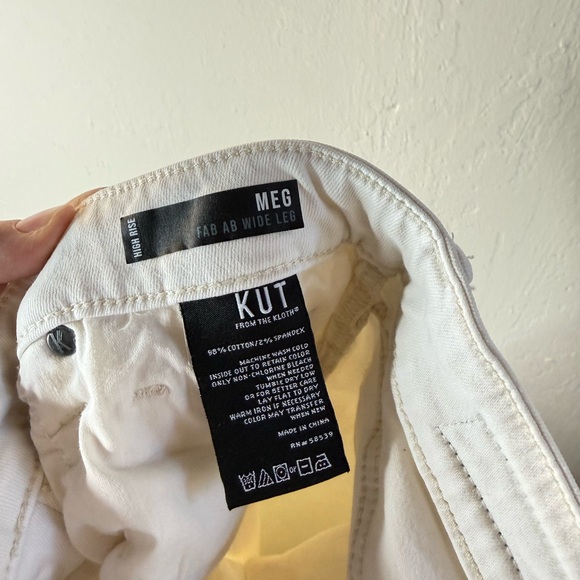 Kut from the Kloth Meg High Rise Wide Leg
Jeans Size 6 - Picture 6 of 6